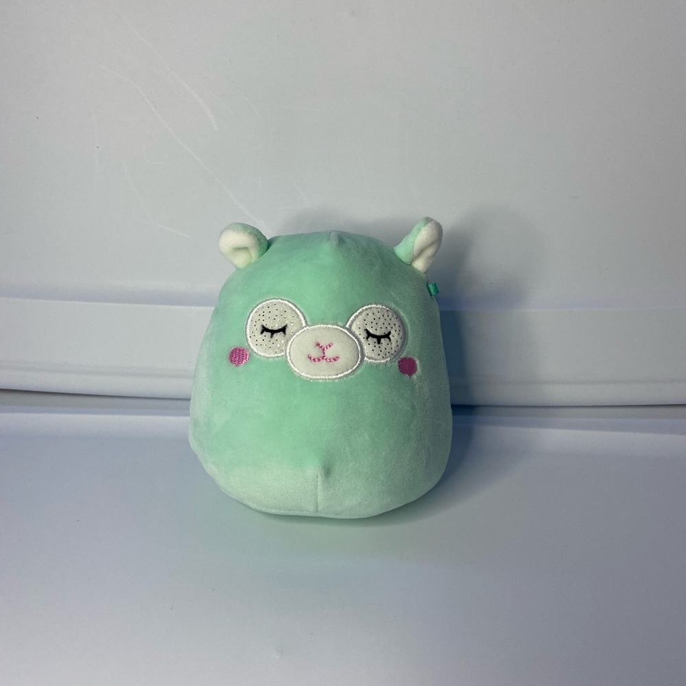 Squishmallow lama